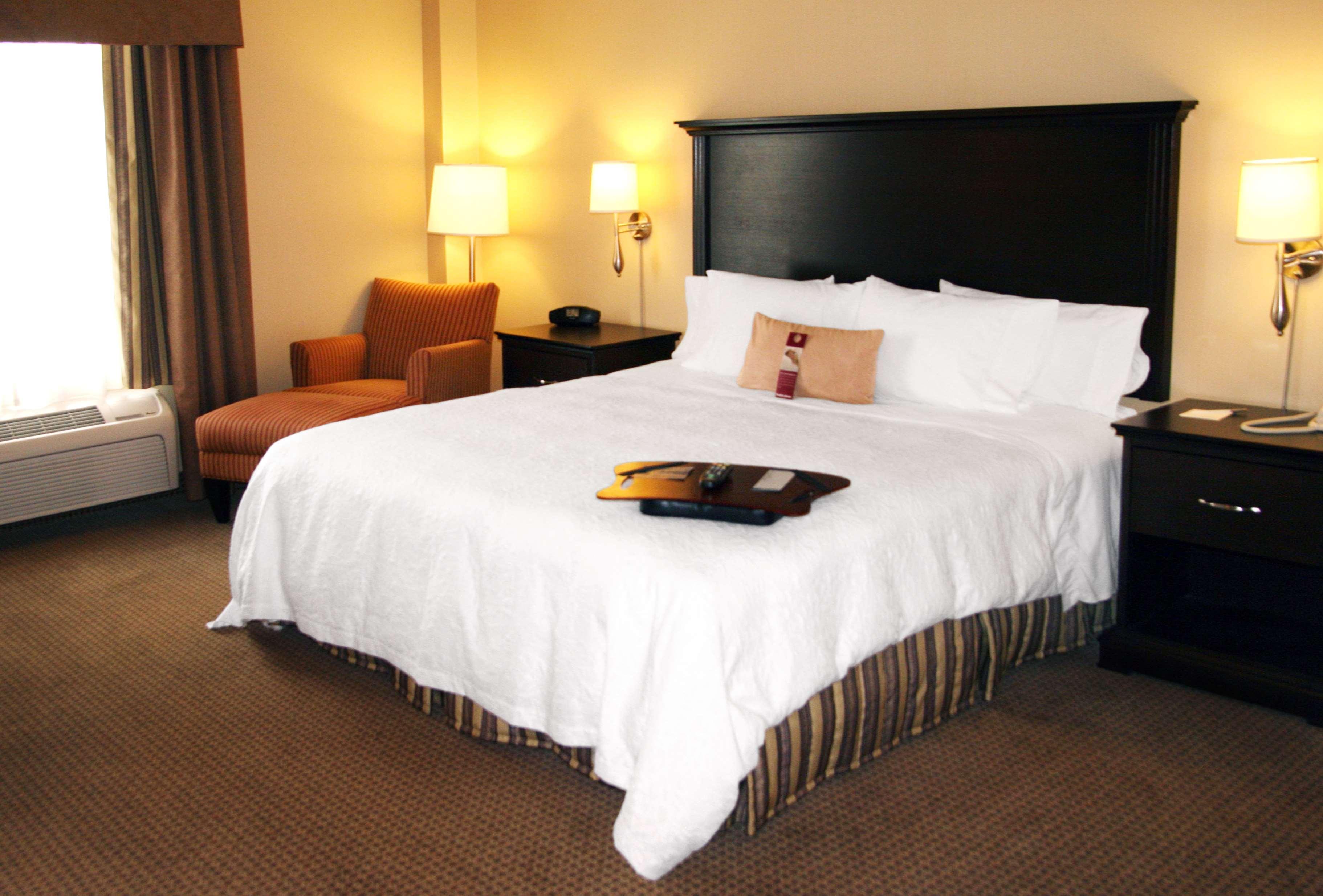 Hampton Inn & Suites Laval Quarto foto