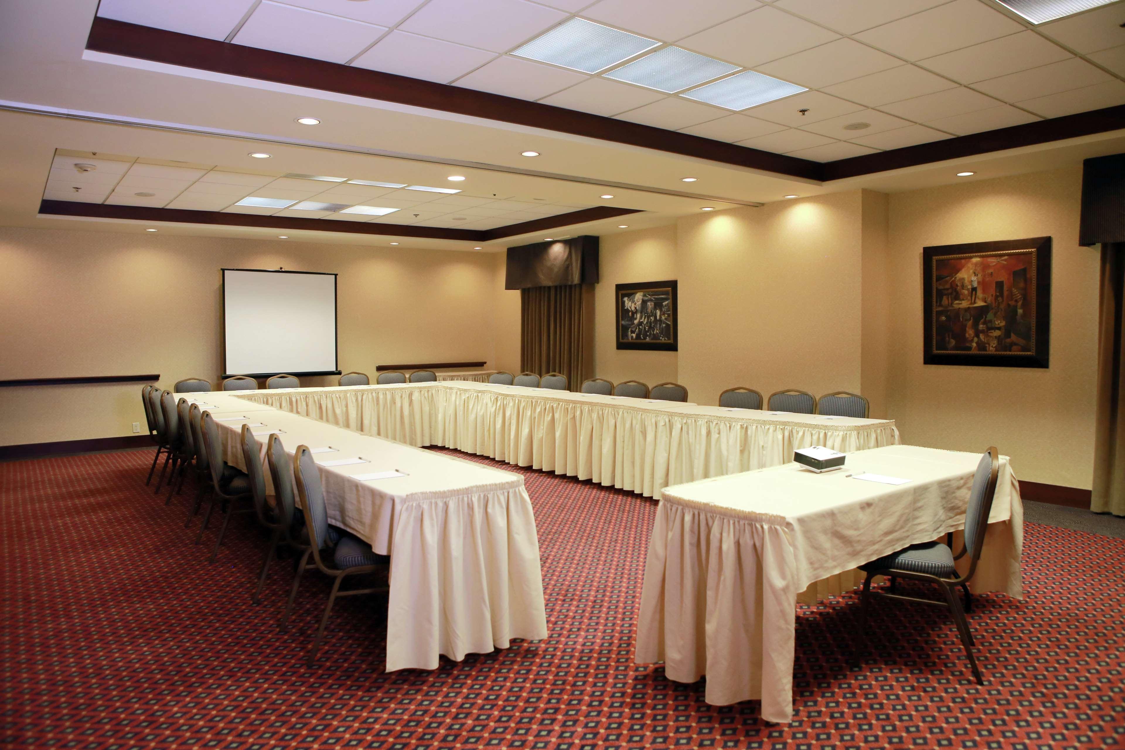 Hampton Inn & Suites Laval Exterior foto