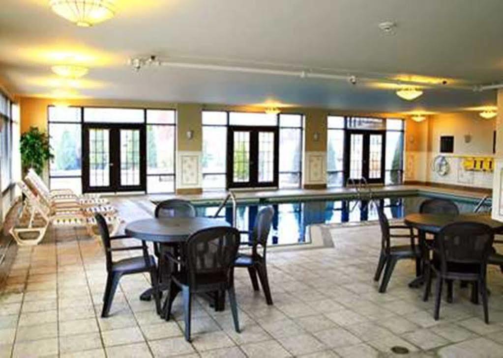 Hampton Inn & Suites Laval Exterior foto